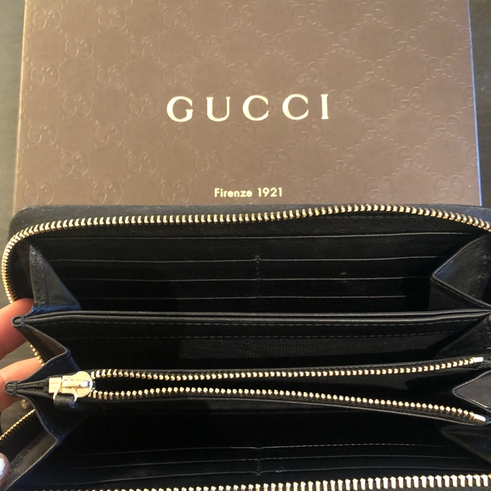 Gucci signature zip around wallet